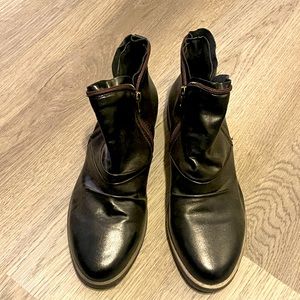 SHEIN size 8 or 39 Europe. Zip up booties. Never worn except in pictures.